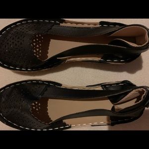 Size 5 sandals never worn